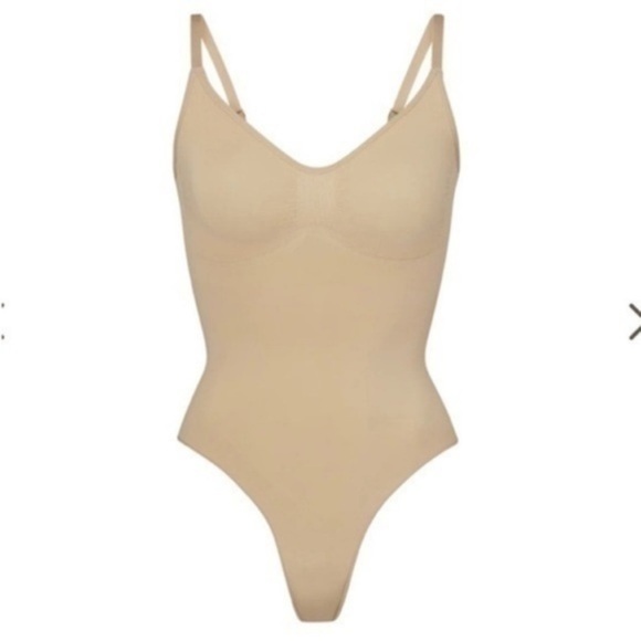 NWOT SKIMS SHAPEWEAR SEAMLESS SCULPT THONG BODYSUIT CLAY SMALL - Picture 1 of 4